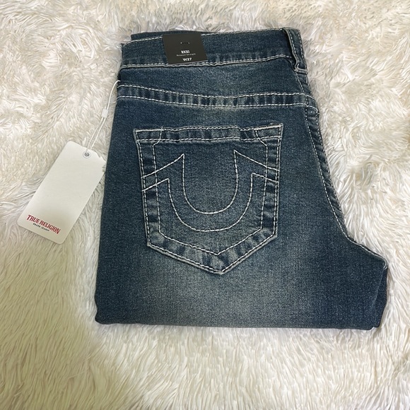 True Religion x UO Ricki Mid Rise Relaxed Jeans - Picture 4 of 5